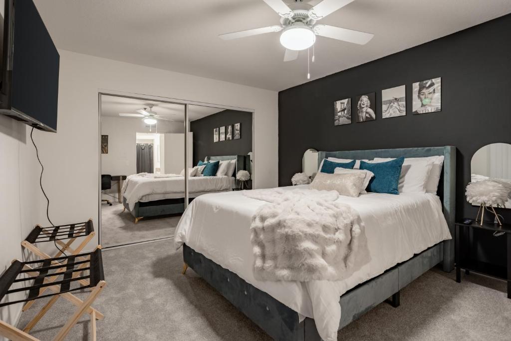 Style, Peace, Comfort in N Hollywood Next to Burbank Free Indoor Parking and Wifi, Burbank