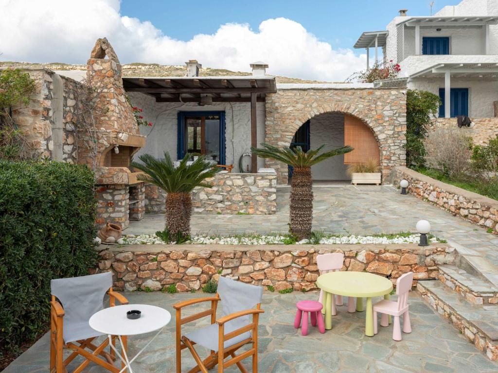 Paros' slice of Paradise, Krotiri