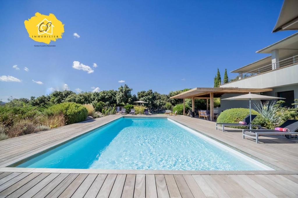 Villa d’exception 4 chambres, piscine, vue mer, Porto-Vecchio