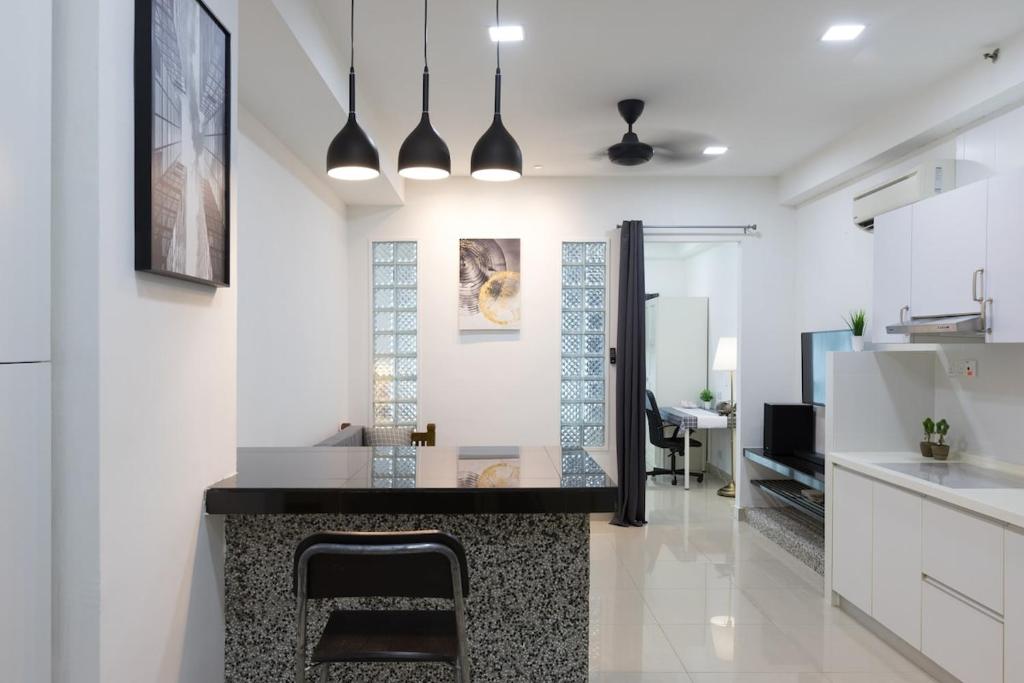 SS15 Courtyard Subang Jaya Sunway Designer Studio Suite Netflix WiFi, Subang Jaya