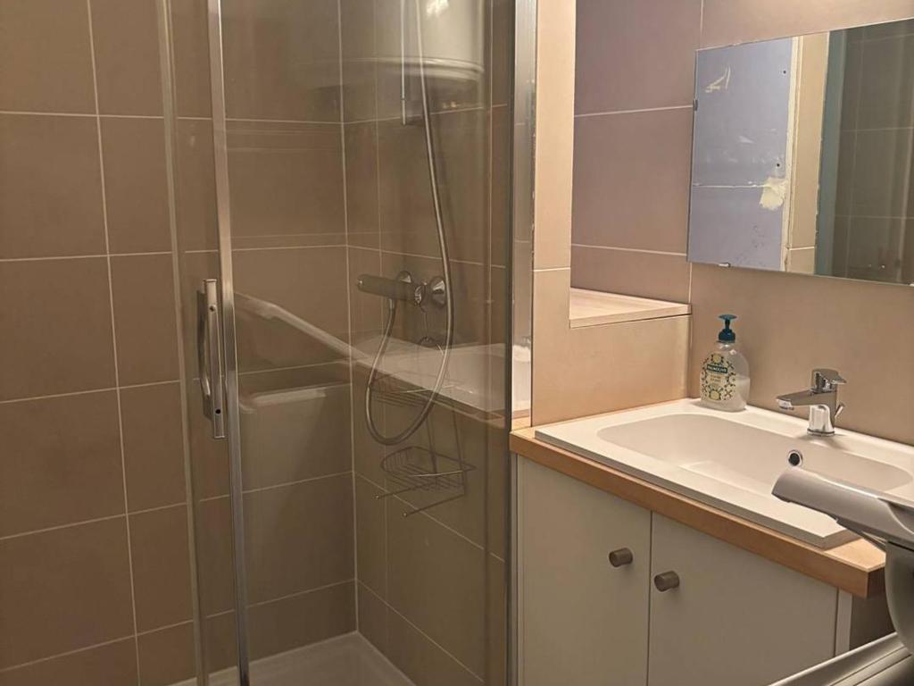 Studio cosy avec balcon, parking et Wifi - 2 pers, proche thermes et centre ville - 5