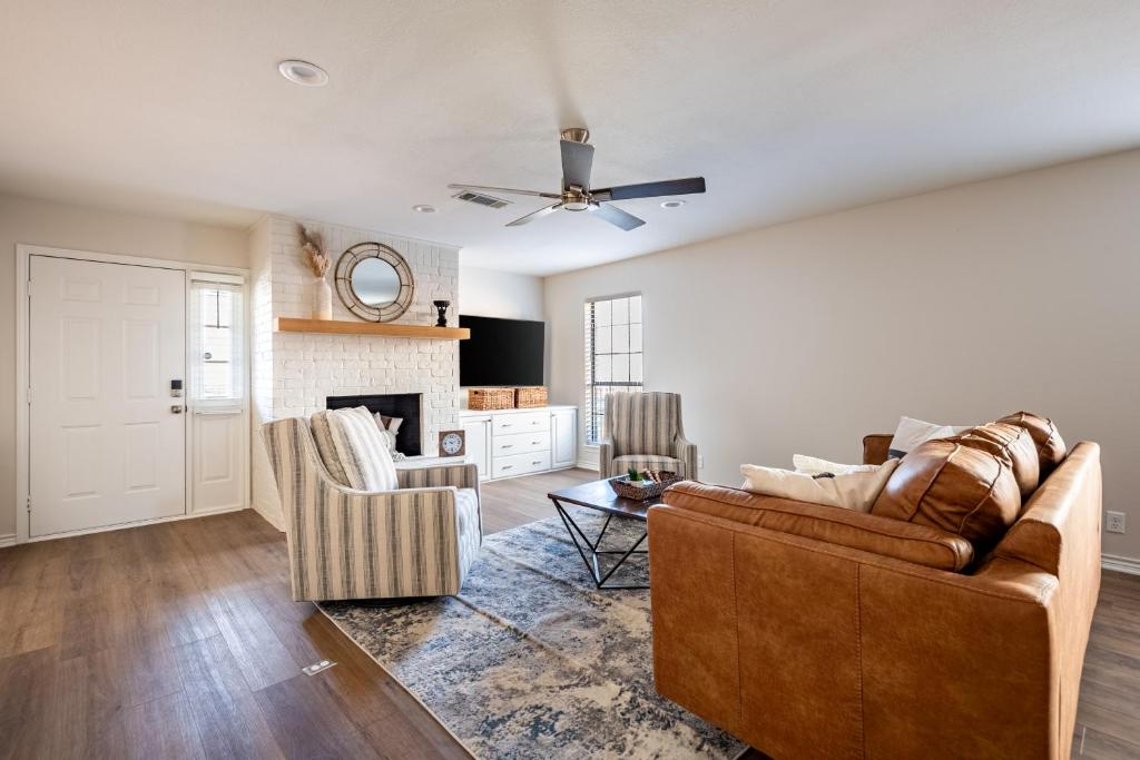 Relaxing 3BR Stay - BBQ, Games & Comfort!, Corsicana