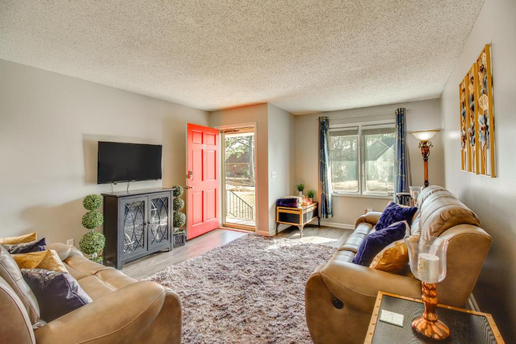 Easy Access to I-77 and I-20 Columbia Duplex!, Columbia