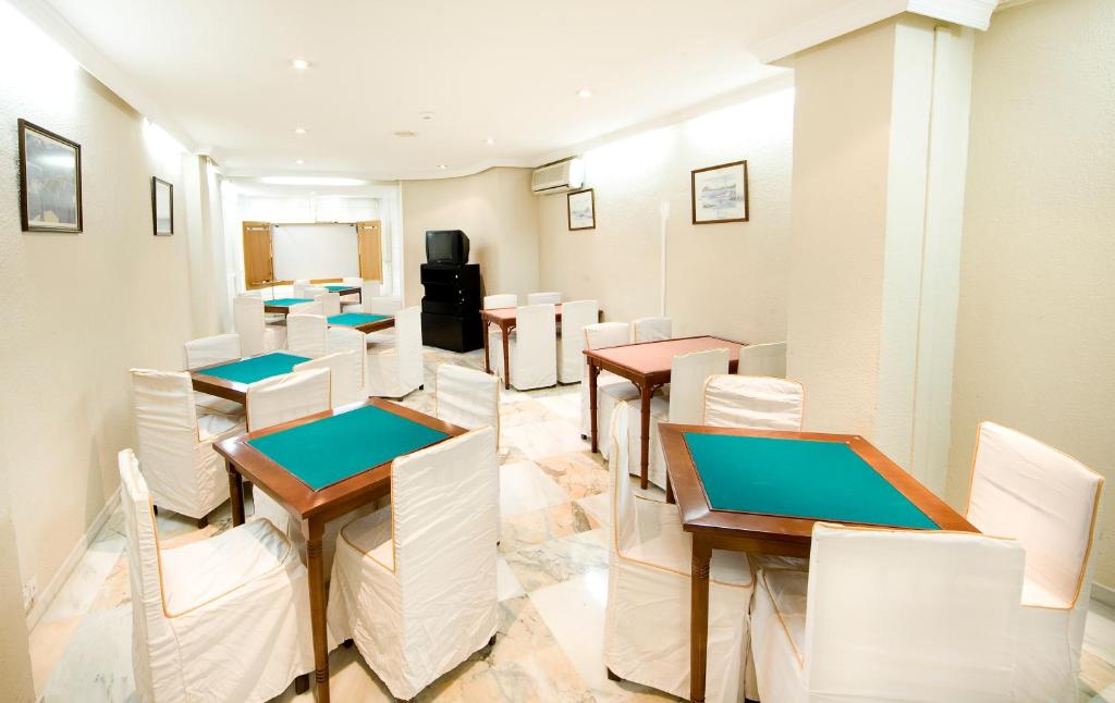 Hotel Monarque El Rodeo