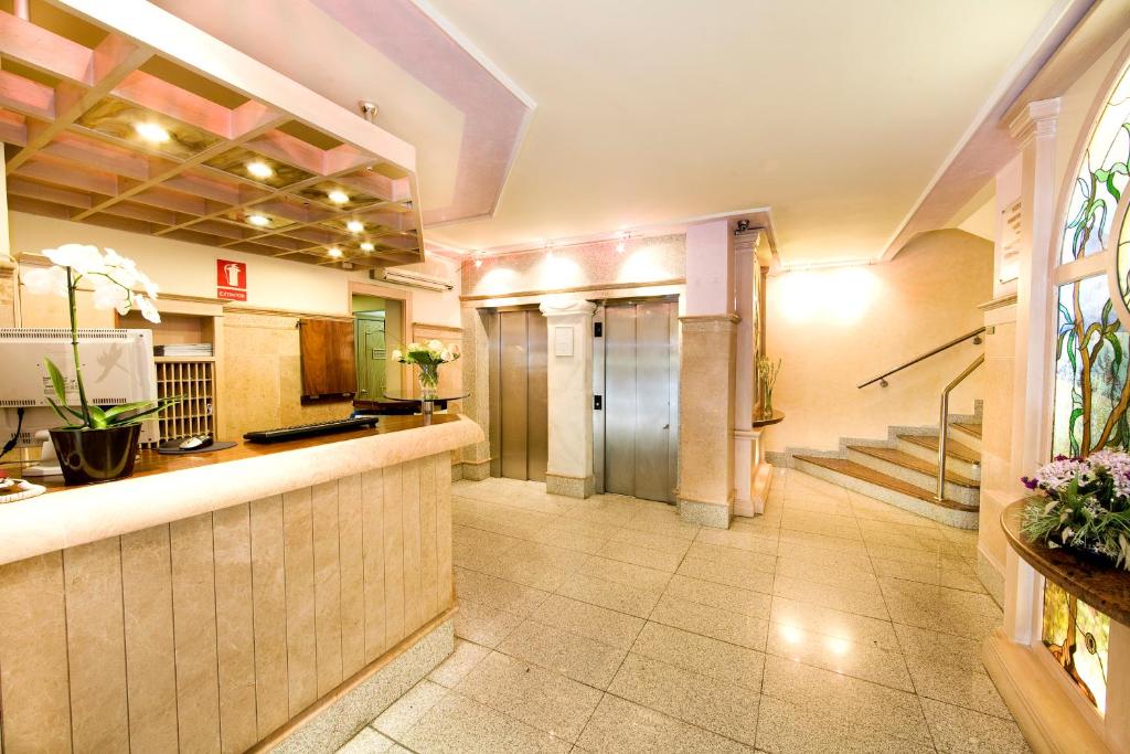 Hotel Monarque El Rodeo