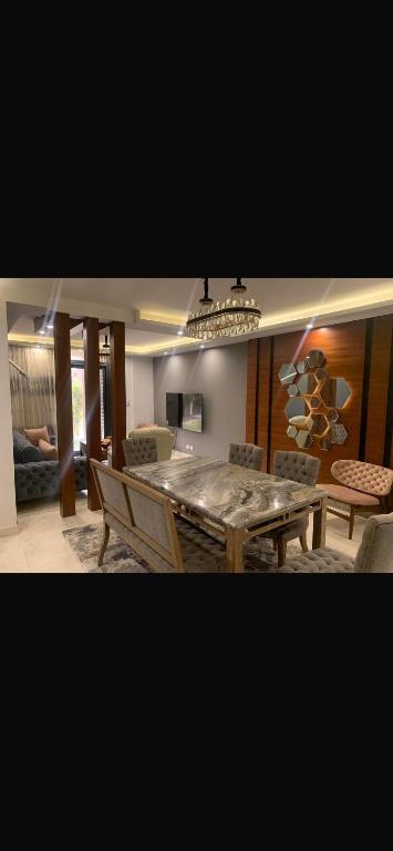 كمبوند Azad خلف الجامعه الامريكيه, Káhira