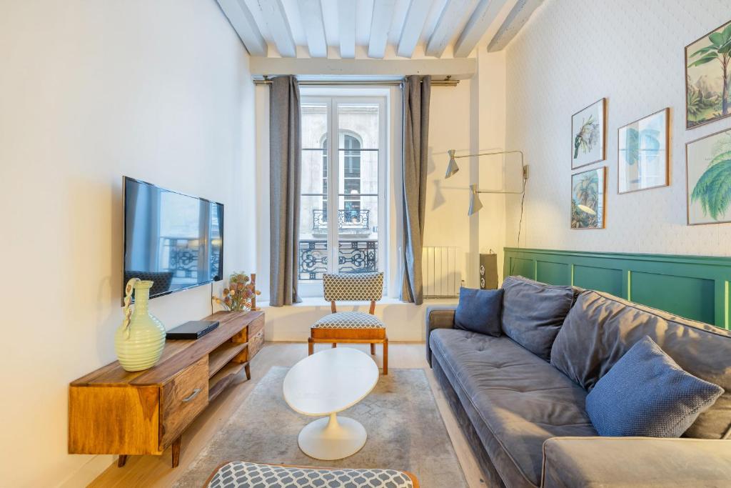 Strata, Paris