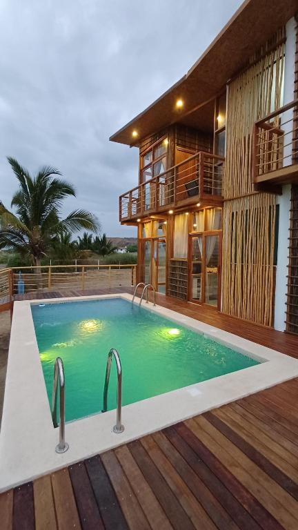 Top tower Caleta Grau Top Host - 3