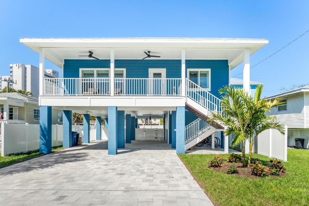 152 Steps to the Beach! Heated Pool - Steps Away - Roelens, Fort Myers Beach
