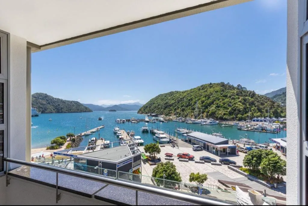Astonishing Views Superb Waterfront Apartment, hotel in Picton
