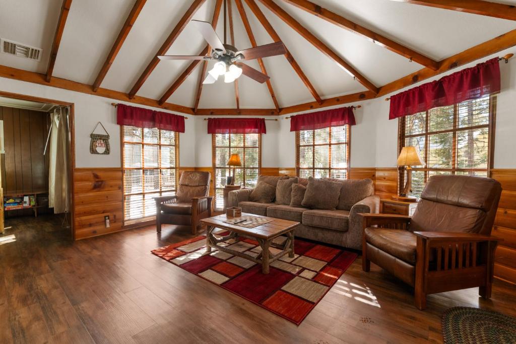 Mountain Xscape - Hot Tub, Fireplace, Deck, Barbeque, Big Bear Lake