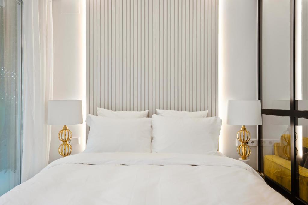 Golden Mile Lux Sea View Suite with Balcony - 3