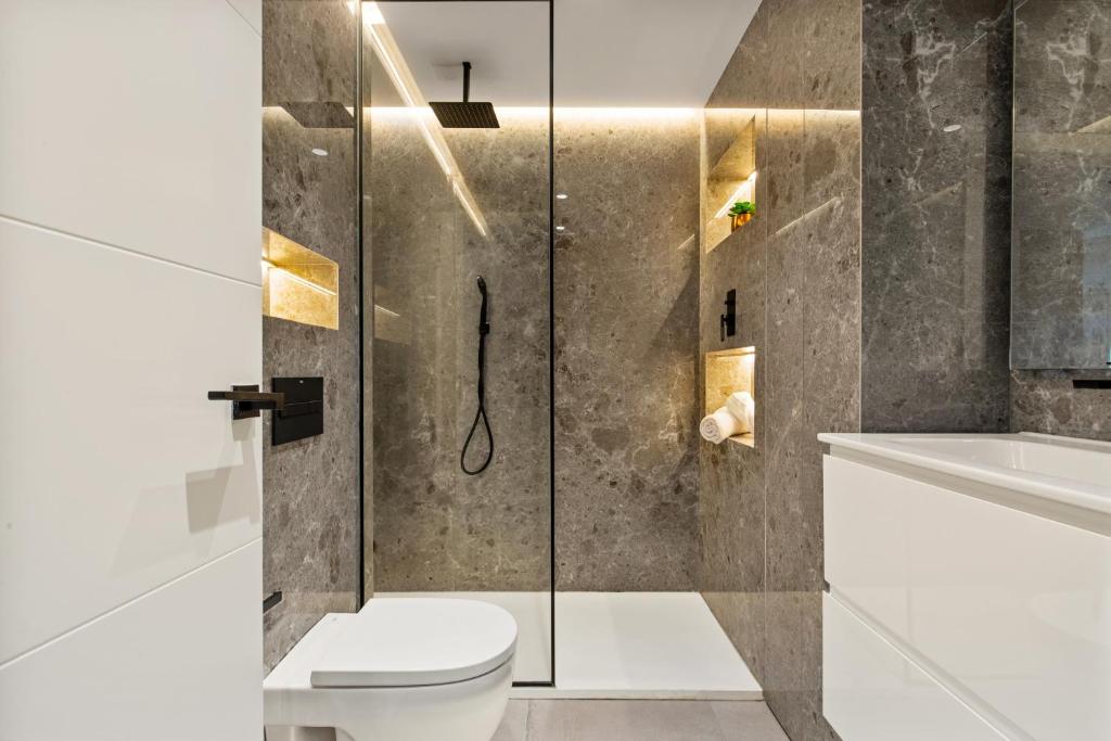 Golden Mile Lux Sea View Suite with Balcony - 5
