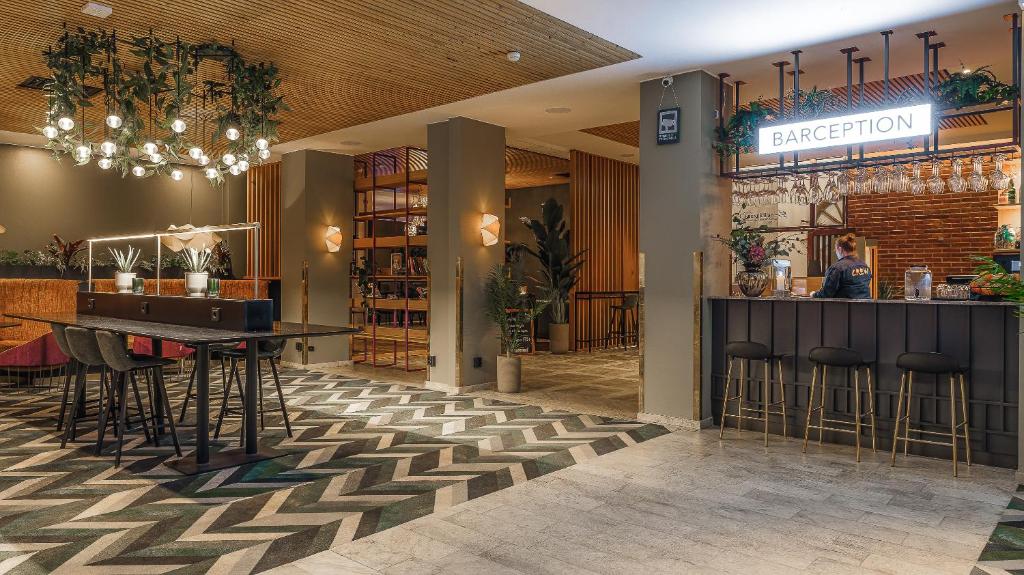 フロント・ロビー