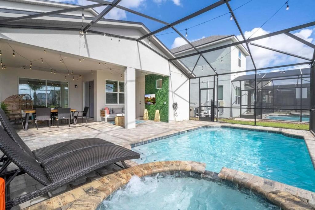 Wonderful 6 Bd Home w/ Game Room and Pool 8991, Kissimmee
