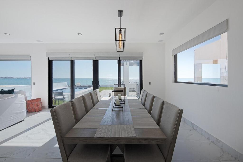 Sunset Beach House Ocean Front Hot Tub & Pool - 3