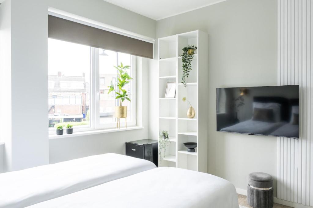 En Suite Bathroom, Shared Kitchen, And Free Wifi, Raamsdonksveer