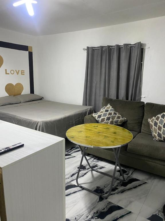 White Room Sparks, Spanish Town