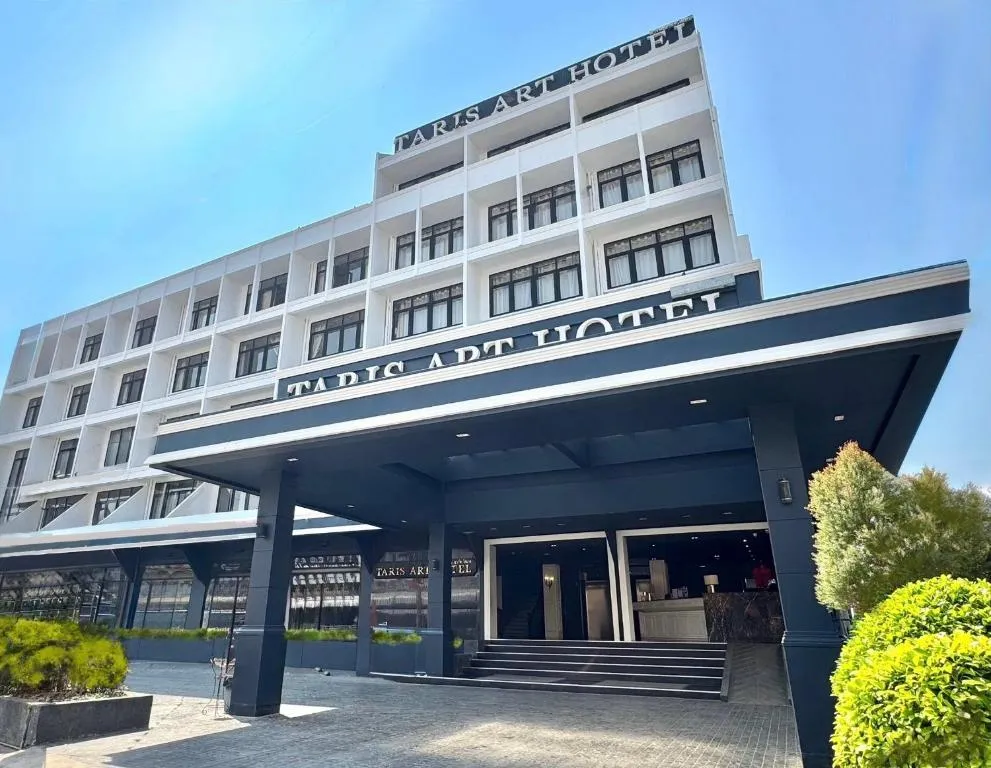 Taris Art Hotel Phrae, hotel in Phrae