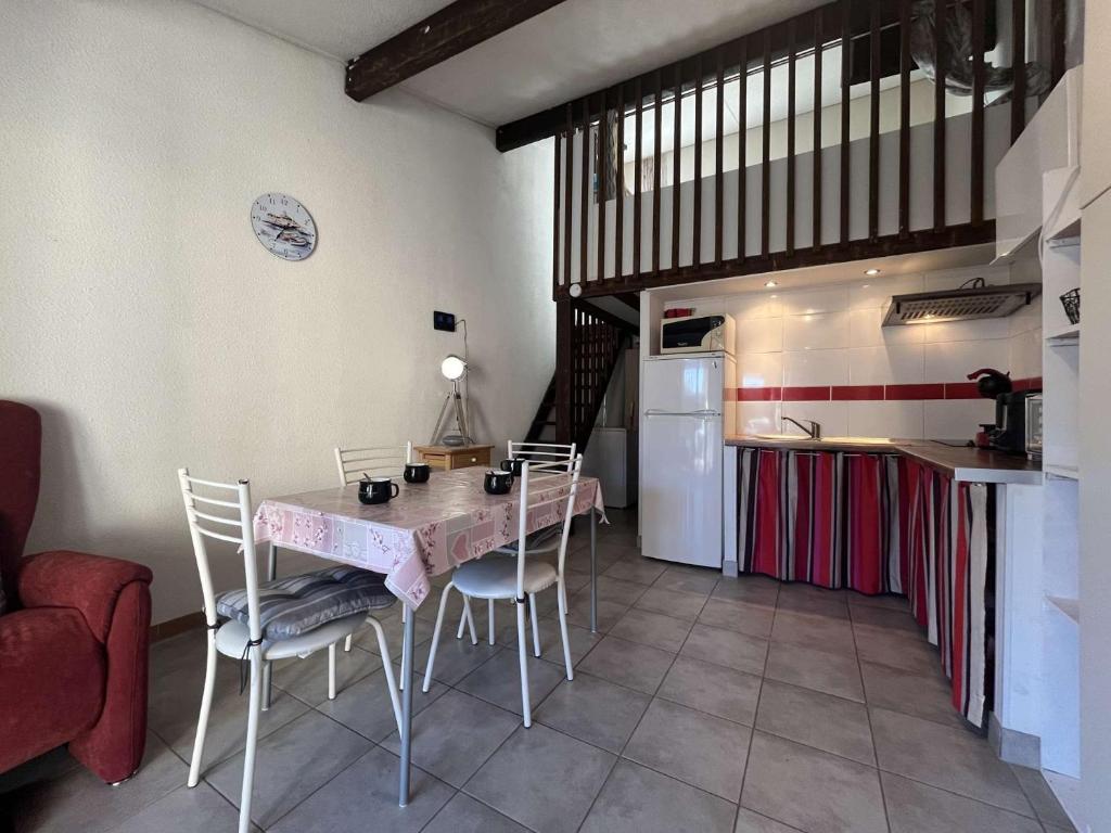 Pavillon confort avec parking et piscine collective - GN180-057 - 2