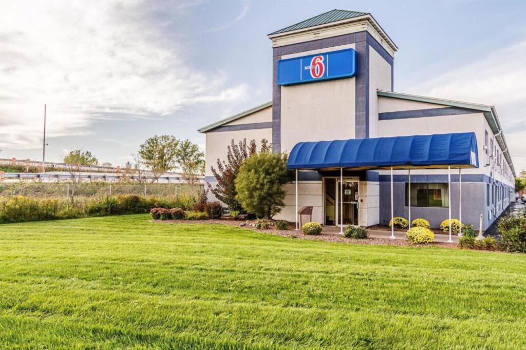Motel 6 Green Bay, WI - Lambeau