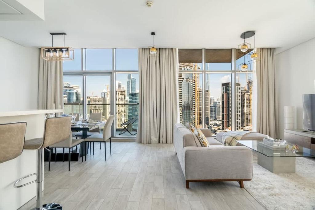 Luxury 4BR MTLVL flat w Al-Jadaf canal riverfront, Dubaj