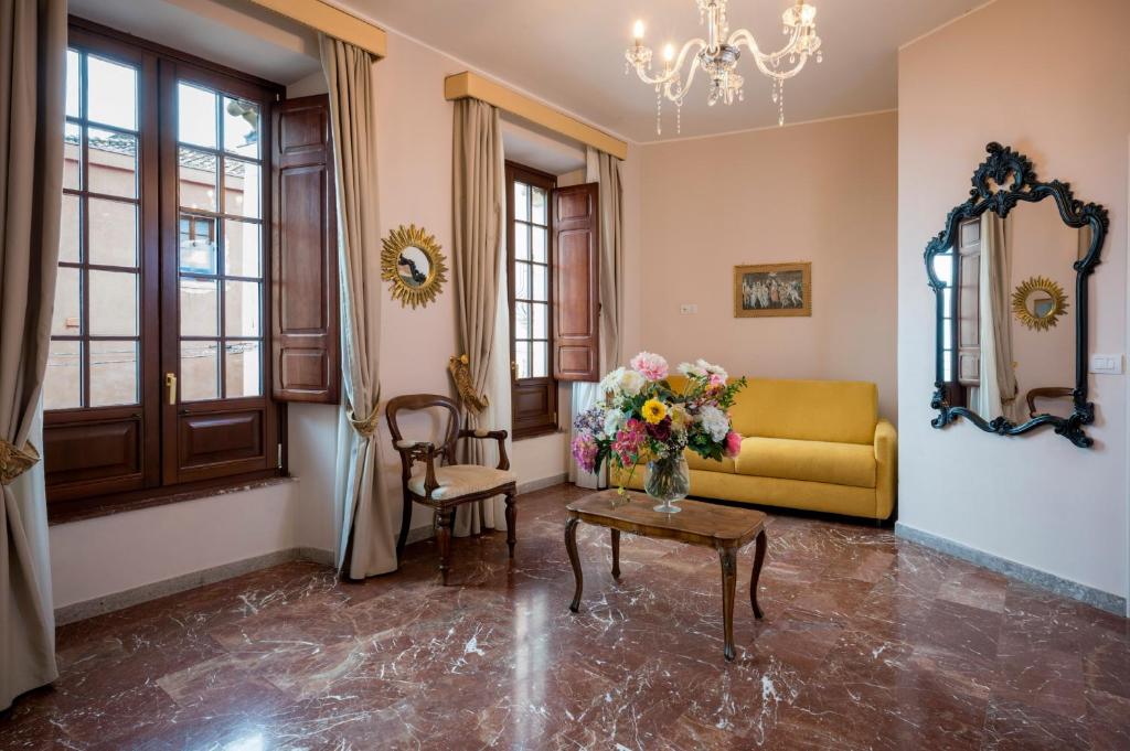Porta Di Mezzo Luxury Suites & Rooms - 5