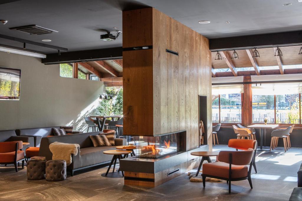 Pub/Lounge