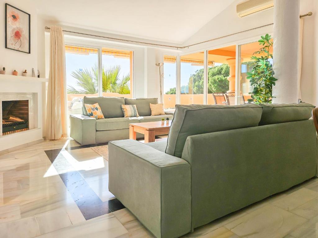 3 bedroom penthouse apartment in Calahonda - 3