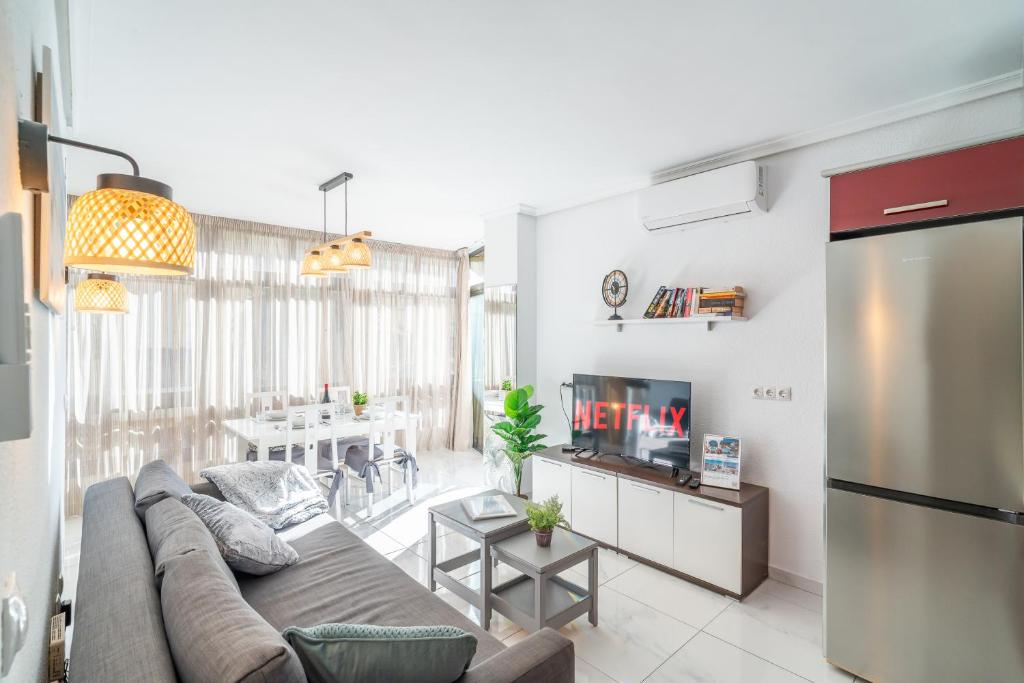 Beachfront Apartment with Pool, Padel & Private Parking - 4