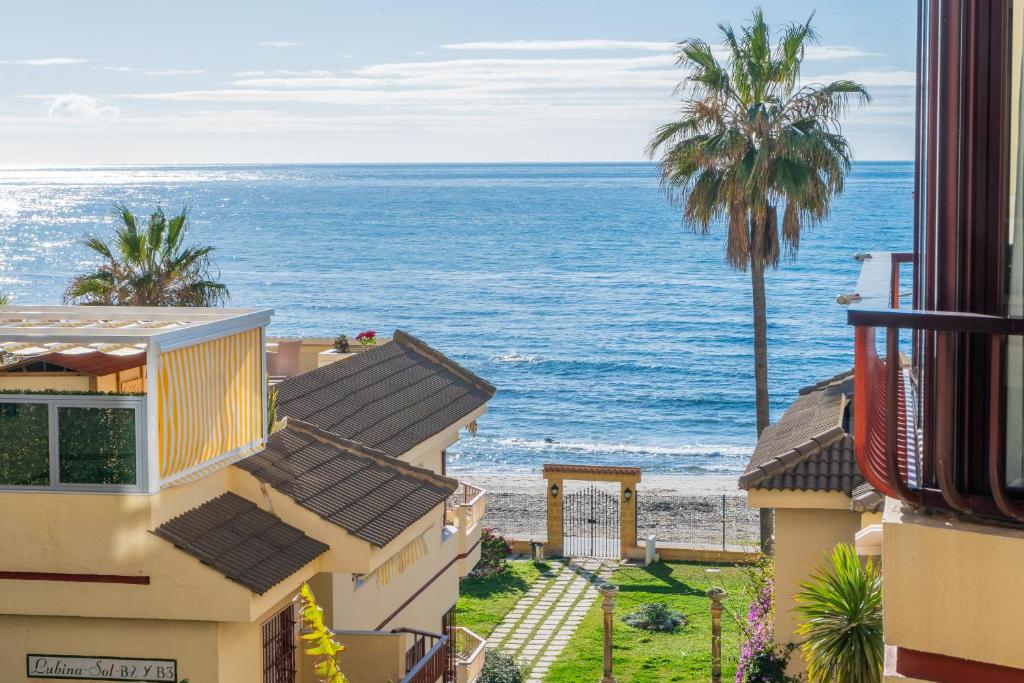 Beachfront Apartment with Pool, Padel & Private Parking - 2
