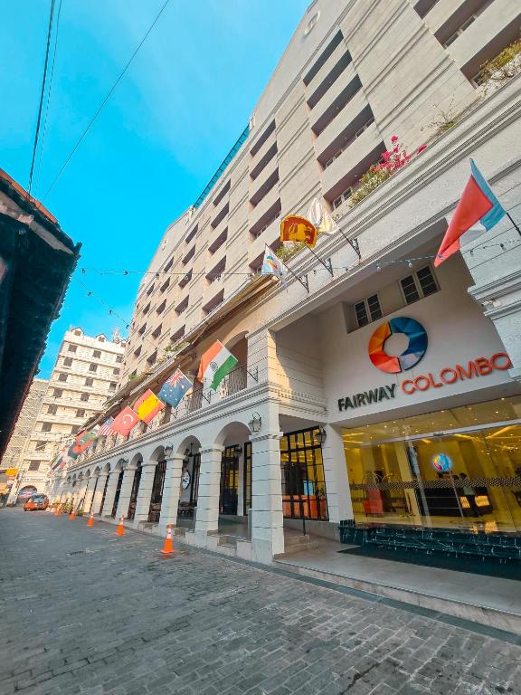 Fairway Colombo - Sri Lanka's First Hotel With Robot Technology, Kolombo