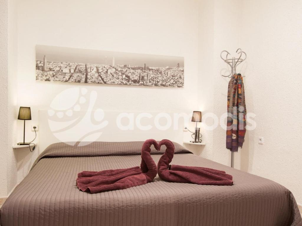 Ideal Location in L'Eixample! - Walk to Sagrada Familia and Barcelona Old Town! - 4