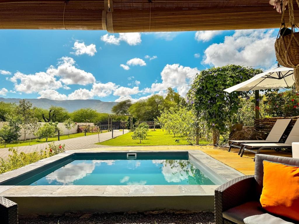 Cottage for Couples with Pool, BBQ and views, Tamarin