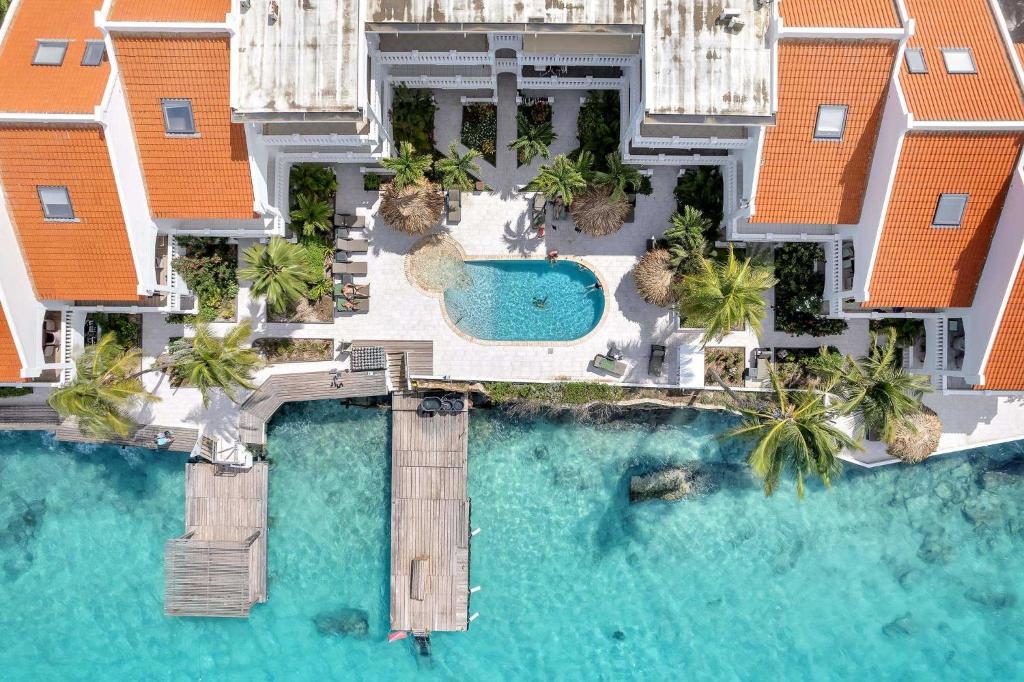 Belmar Oceanfront Apartments 13 with direct sea access and diving facilities, Kralendijk