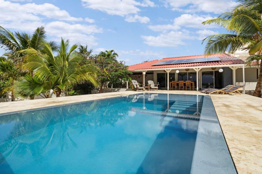 Villa Di Dos Kas with a refreshing private pool, Kralendijk