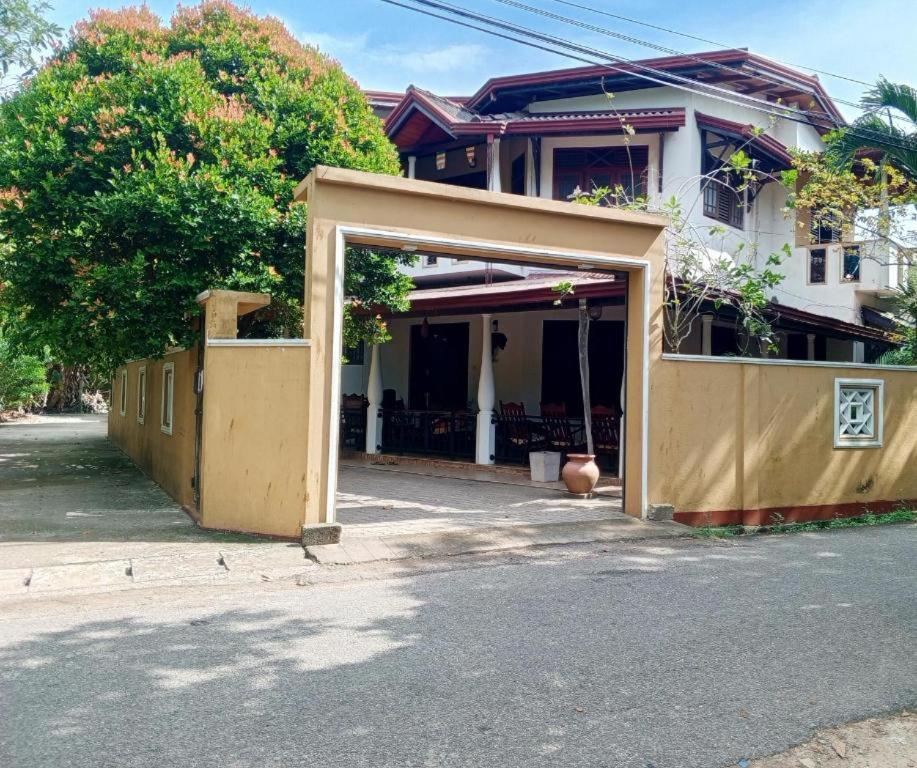 River Green Guest, Galle