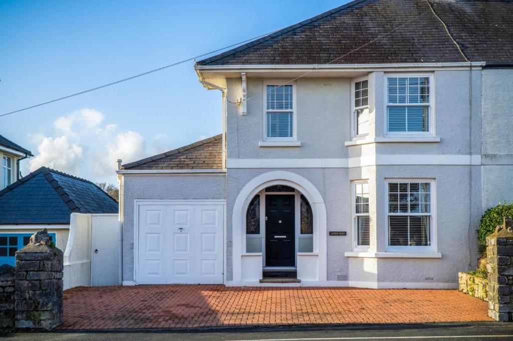 Little Glen - 3 Bedroom Holiday Home - Tenby, Tenby