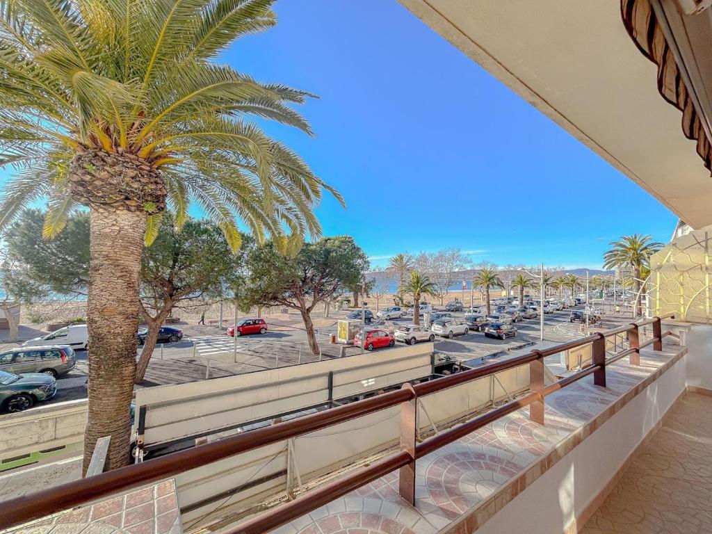 Face à la mer, T3 avec terrasse et parking privé - 1