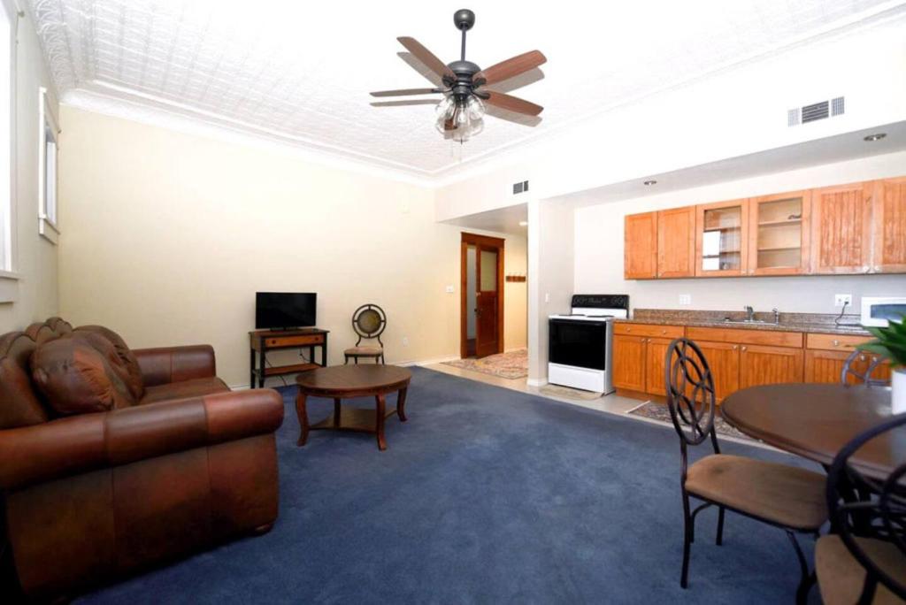 Waco Apartment, Eastland