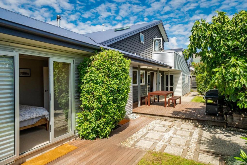 Views on Koru, Wanaka