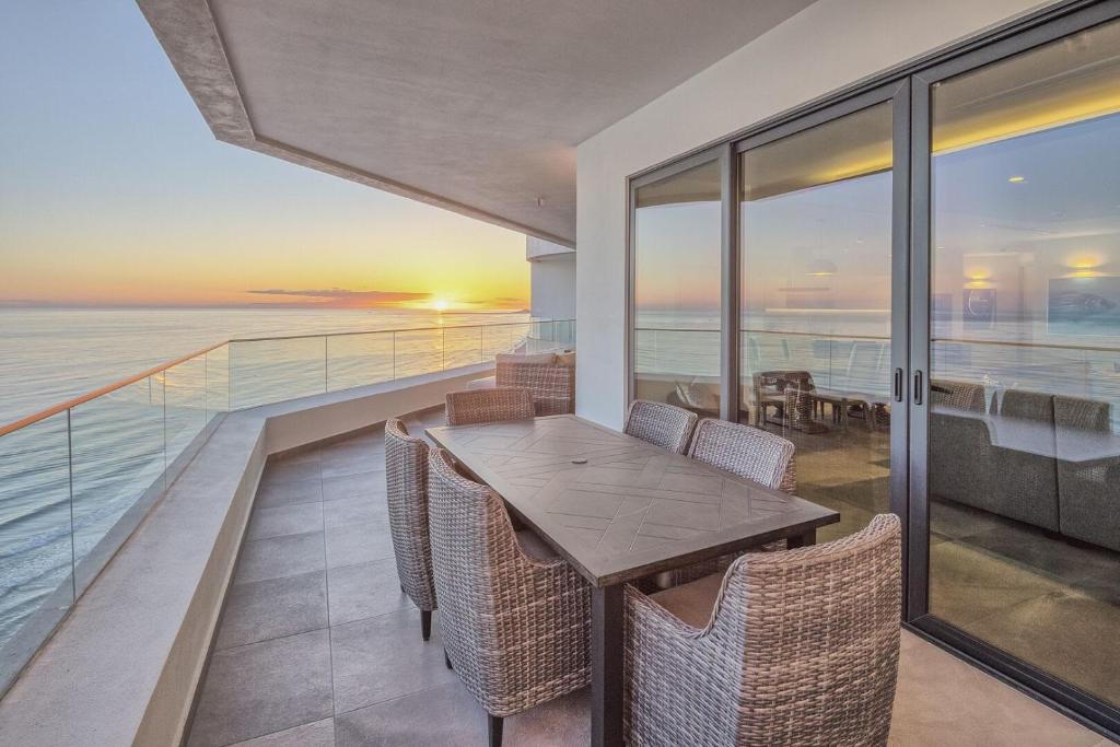 LUXURY NEW OCEANFRONT CONDO 5BR Sleeps 12 - 1