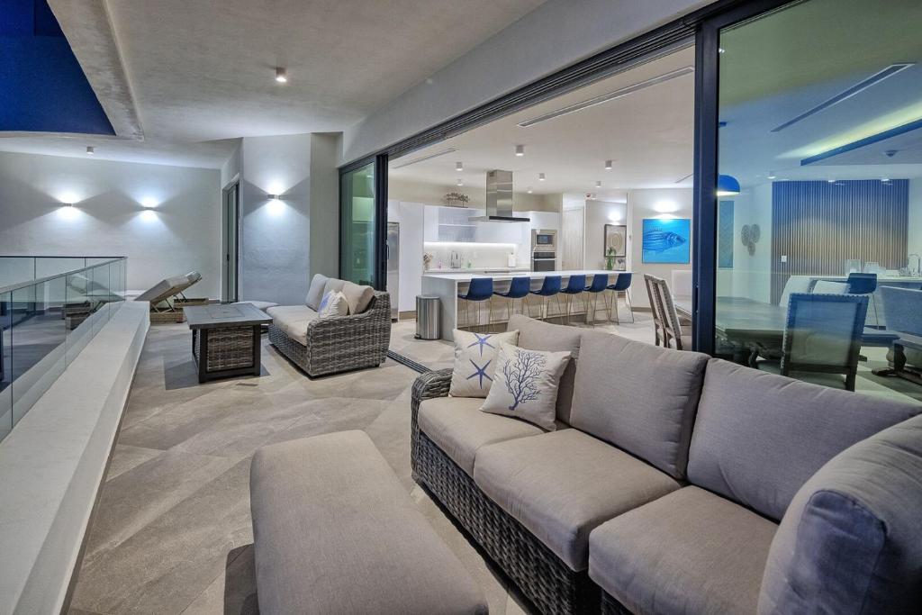 LUXURY NEW OCEANFRONT CONDO 5BR Sleeps 12 - 5
