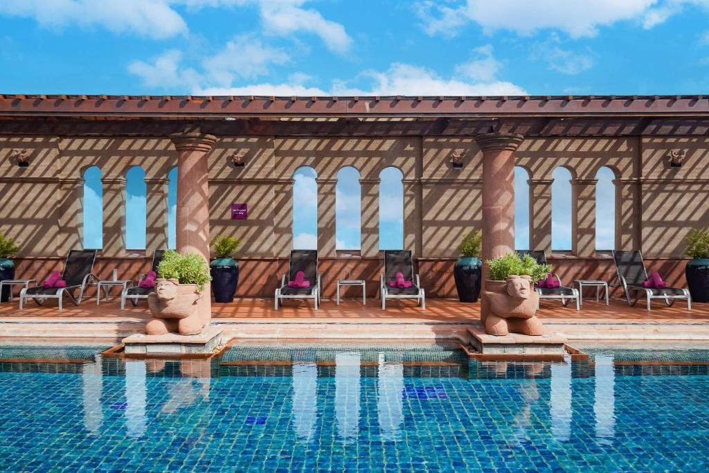 Swimming pool