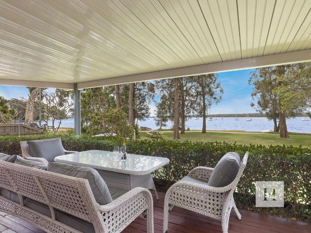 Mannering Lake House, Mannering Park