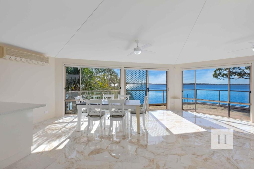 Sunset Lakehouse, Toukley