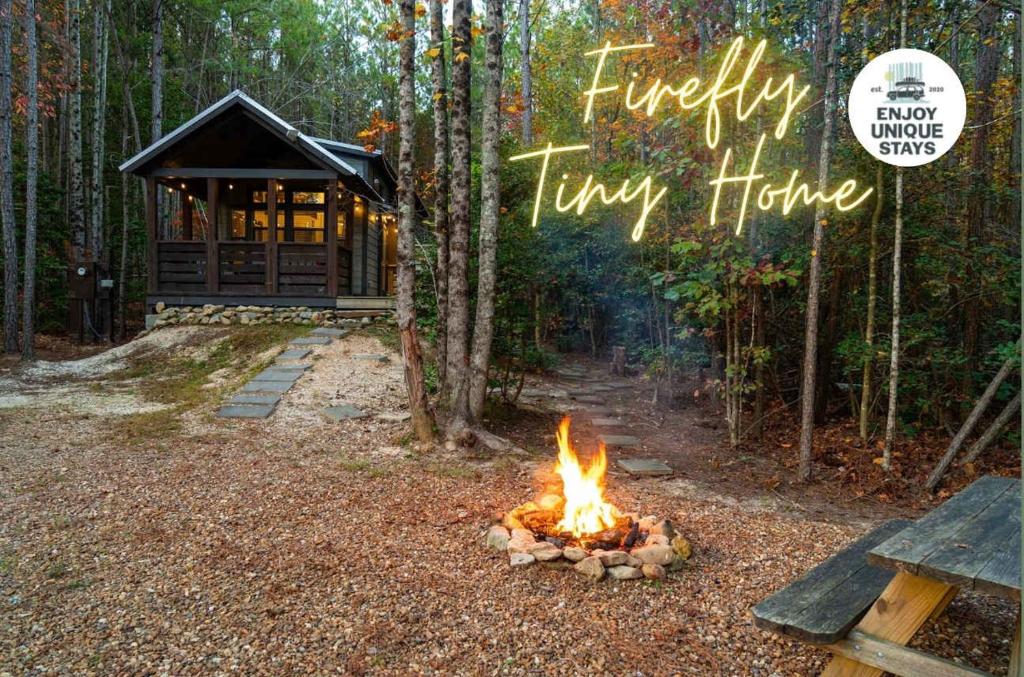 Firefly at Mentone with Hot Tub & Internet, Menlo