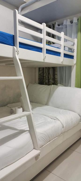 Staycation Taft Ave DLSU Green Res by darpm, Manila