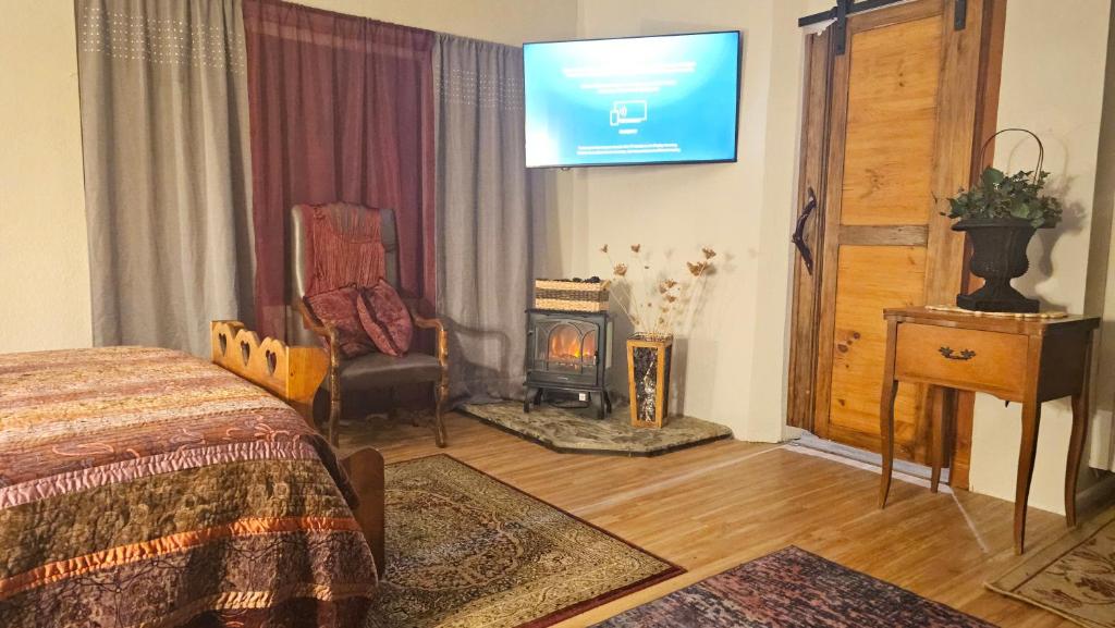 The Secret Hideaway, Oakhurst