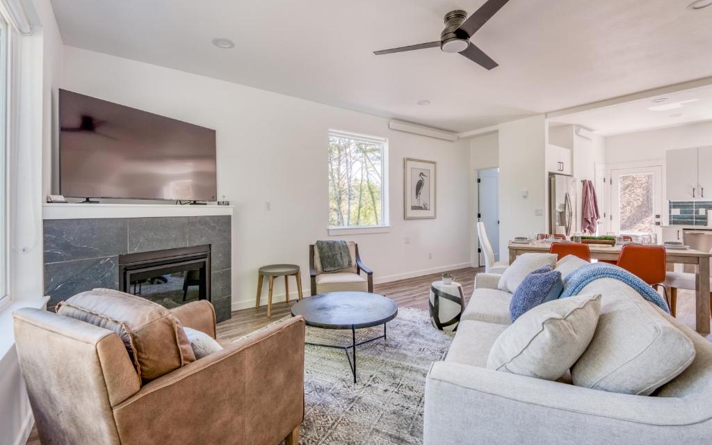 Harbor Lights 4 - Whale Watcher's HavenFamily Fun, Depoe Bay